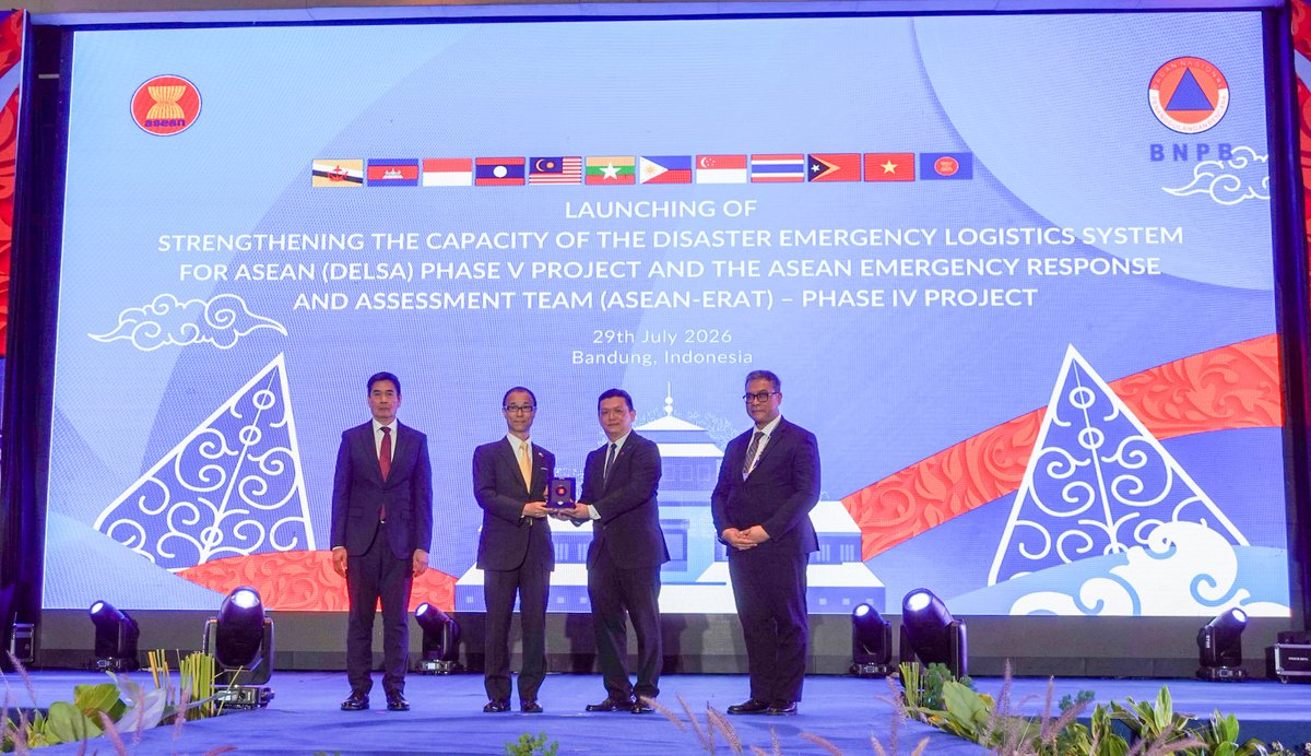 amb_japan_asean's tweet photo. ⛑️ Visited Bandung for the Launching Ceremony of #ASEAN-ERAT Phase IV and #DELSA Phase V. ASEAN, @AHACentre, and Japan 🇯🇵 have long-standing collaboration through Japan ASEAN Integration Fund (#JAIF) to enhance disaster preparedness and resilience across the region, further advancing One ASEAN One Response.