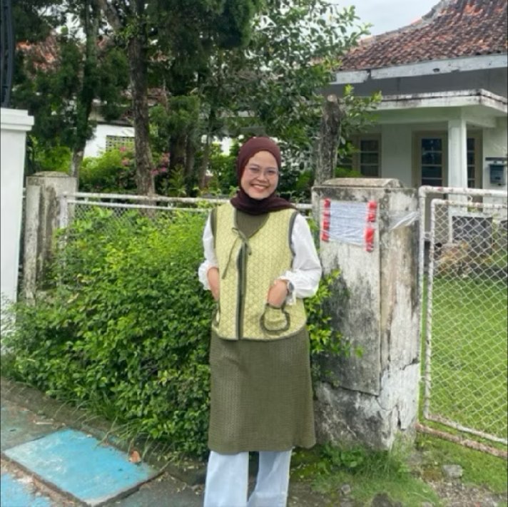 kiteneush's tweet photo. Bosen sama outfit yang itu-itu aja? Coba tambahkan Sophia Vest ke koleksi kamu. Modelnya timeless, mudah di-mix and match, dan bisa bikin tampilan polos jadi lebih hidup dalam sekejap. Pilihan yang pas buat kamu yang suka tampil manis setiap hari🌼🤍
https://t.co/54xTr8WzD3 https://t.co/MwvKGOtzhY