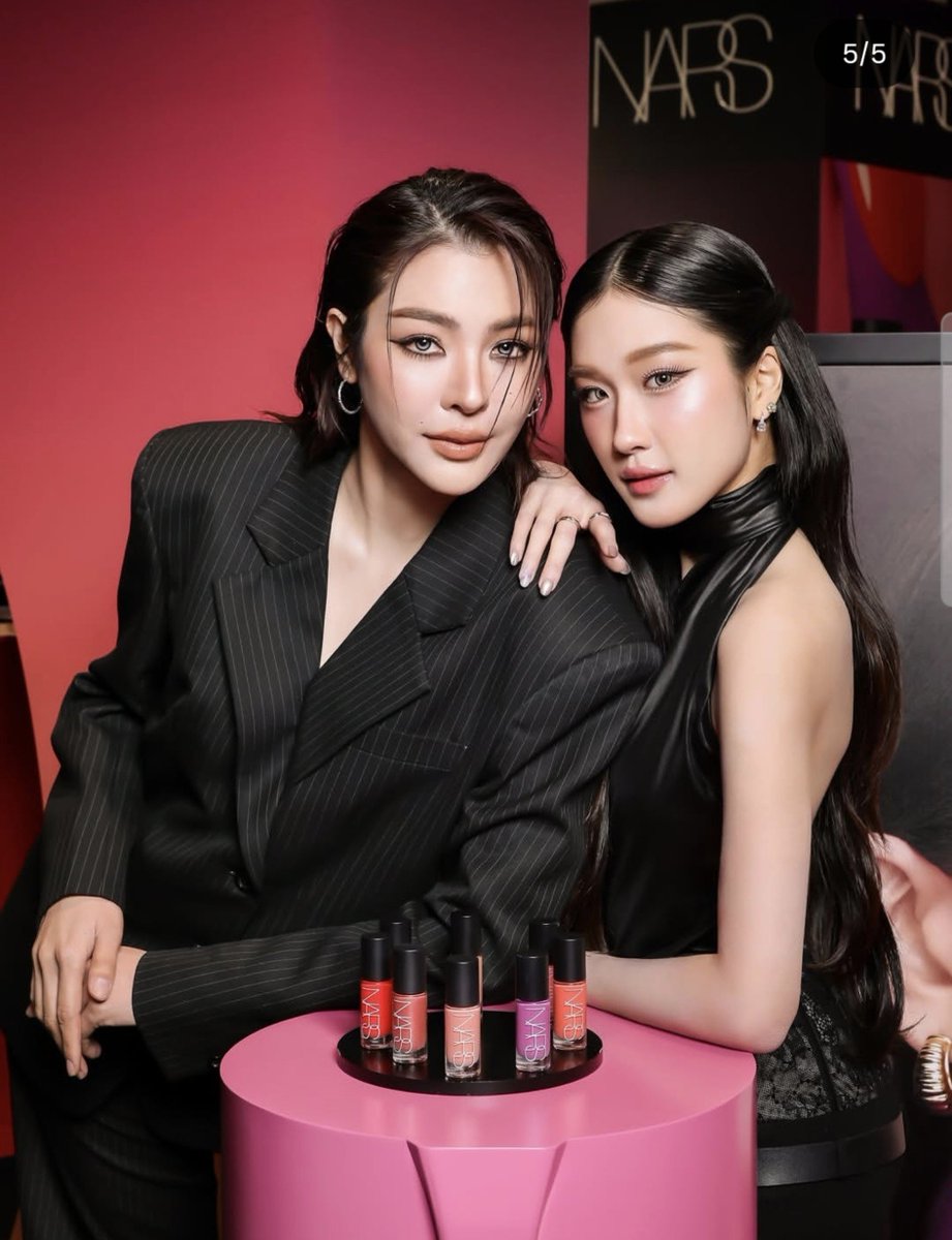 FayePerayaGER's tweet photo. 🌻Faye IG post🌻

ส๊วยยยยยยยยยยยย😊

Please engage 🙏🏻
🔗https://t.co/EeLuEogoEq

NARS BLUSH WITH FAYEATOM
#NARSTHxFAYEATOM
#NARSThailand
#บลัชชัดติดทน
#FirstAtSephora
#FayeAtom https://t.co/6coCHhyex2