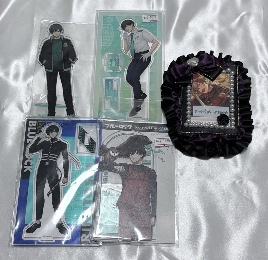 un718bll99's tweet photo. 【譲渡/買取】ブルロ　ブルーロック　アクスタ　アクリルスタンド

譲:糸師 凛

求:1200円（＋送料）

購入してから一度も開けておらず、暗所にて保管しておりました。
絵柄回収を絞るため、推しとなりますが、お譲りに出しております。
全て纏めての場合は送料はこちらが負担いたします◎ https://t.co/vc9aomWlYZ