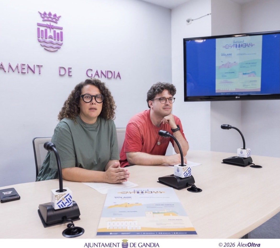 MesGandia's tweet photo. 🌿 La poesia torna a omplir de vida els espais patrimonials de Gandia.

Este cap de setmana celebrem una nova edició del Festival de Poesia @estiuvers_fest una iniciativa impulsada per la Regidoria de Patrimoni, @avisastas junt amb el coordinador del festival, @joandeusa https://t.co/NdvgHjsjpc