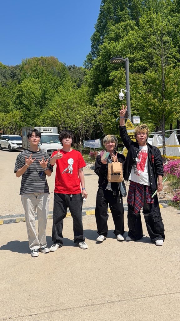 savedontape's tweet photo. #밴드트친소 #밴드_트친소

저랑 밴얘하실 분 구해여⸝⸝ʚ̴̶̷̆-ʚ̴̶̷̆⸝⸝
스킵잭, 피에타 주력 이외 모든밴드 사랑해요♡

솔루션스피에타심아일극아타리도어드포니이승윤엑디즈한로로실리카겔오월오일다다다까치산토카이터치드엔플라잉에픽하이 https://t.co/62ZCAjzvhD
