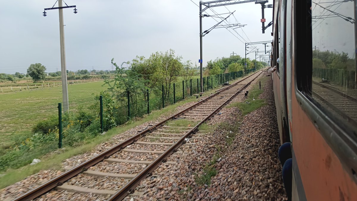 ImAnshul09's tweet photo. Rewari Junction 
Near Railway Line 
#rewarijunction #railway @RailwaySeva https://t.co/gp6pl2dTN0