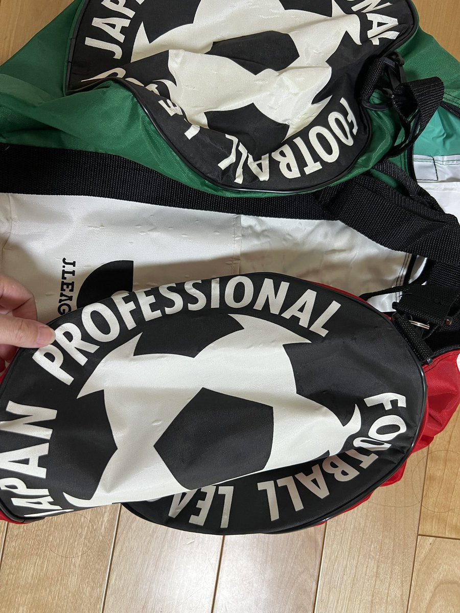 stnorikok's tweet photo. 裏のおばさんが、
サッカー好きじゃろとレアすぎる未使用のバッグくれたんだけど、、、🤣 https://t.co/sf70b88HT6