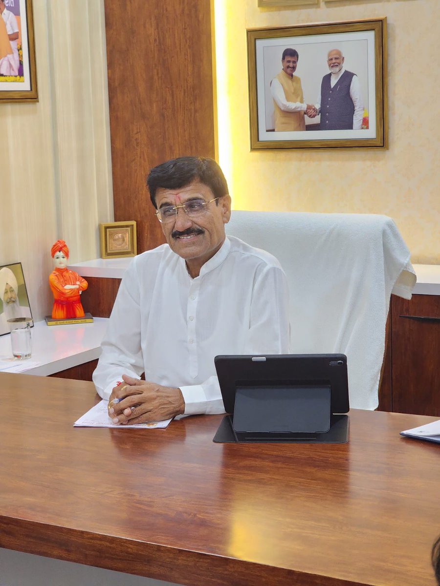 sardarchaudhri's tweet photo. ખેરાલુ ધારાસભ્ય કાર્યાલય ખાતે નાગરિકોના પ્રશ્નોને સાંભળી, તેમના ત્વરિત નિવારણ માટે જરૂરી સૂચનાઓ આપી સહ સર્વે વિસ્તારના આગેવાનો સાથે સ્નેહભરી મુલાકાત કરી. https://t.co/XaGtCuCngU