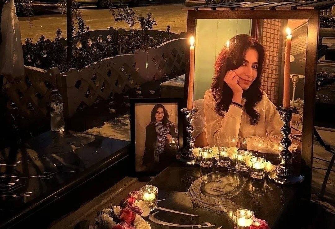 ZenabAl7's tweet photo. سالروز تولد جاویدنام آیدا حیدری است. 🖤

او تنها ۲۱ سال داشت؛ دانشجوی پزشکی با آرزوهای بسیار برای آینده. تولدی که می‌توانست جشن زندگی باشد، امروز به یادی از دلتنگی و خاطره تبدیل شده است.

زادروزش گرامی؛ یادش همواره زنده خواهد ماند.

#آیدا_حیدری #جاویدنام #ایران https://t.co/R5MyfNRU0g