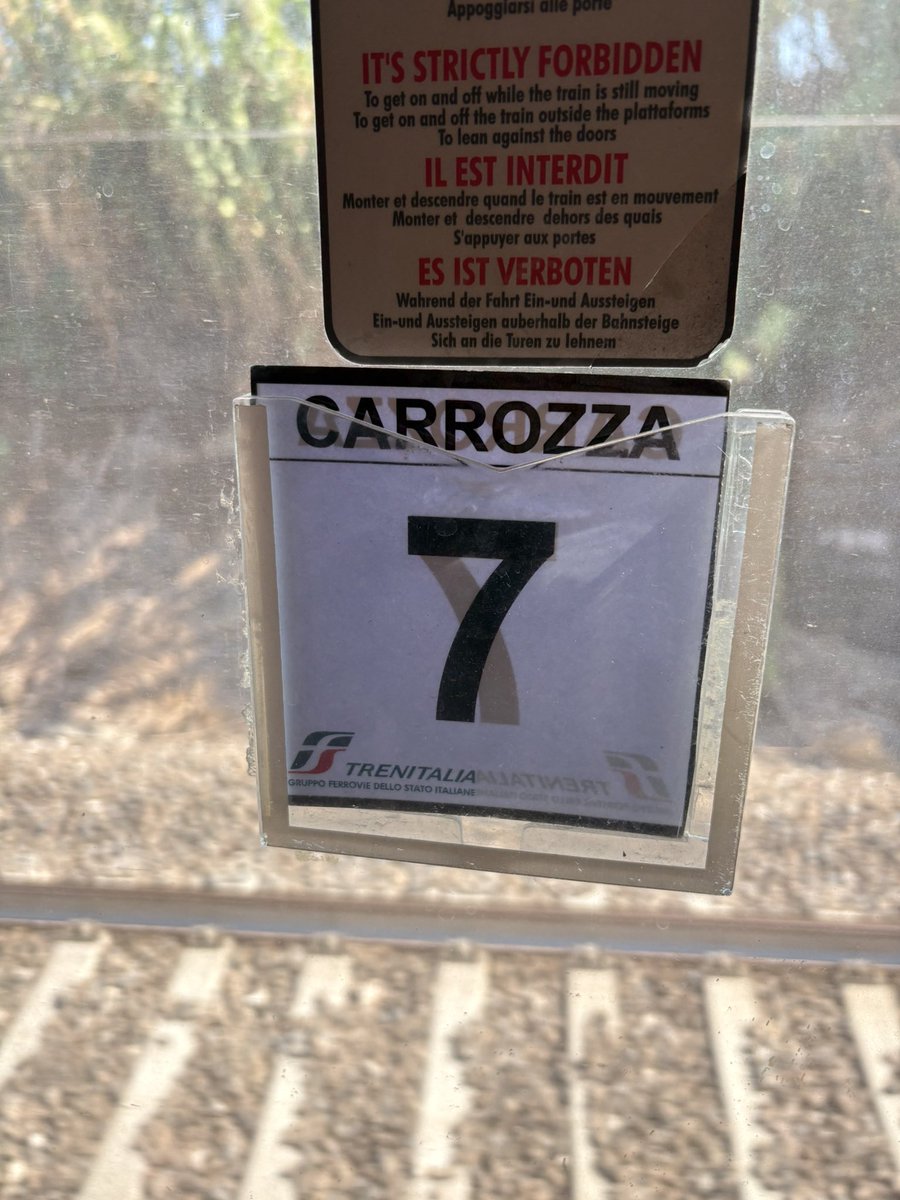 hoope4all's tweet photo. sono a Roma è un segno BTS ROMA 2027 https://t.co/7IXcURafzl