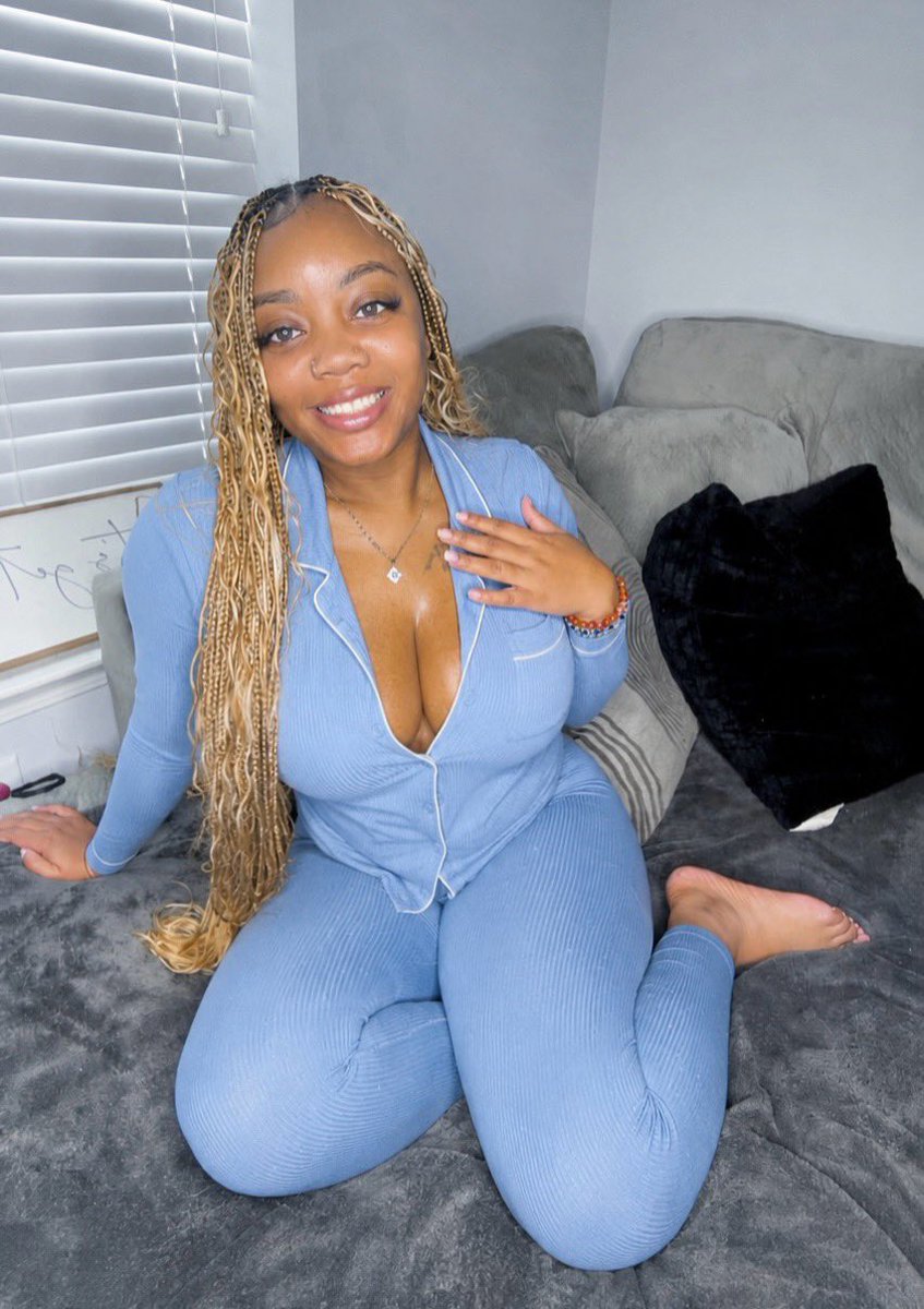 steph_jasmine0's tweet photo. 🩵🛋️ https://t.co/ZI5L1e3gK2