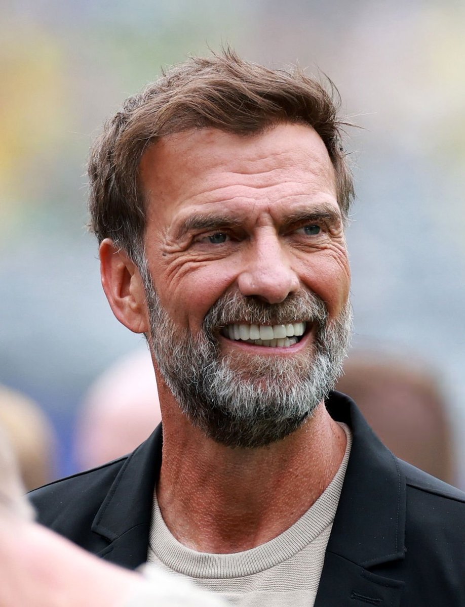 ActuFoot_'s tweet photo. 🚨 ROGER SCHMIDT 🇩🇪 DEVRAIT ÊTRE LE NOUVEAU DIRECTEUR DU FOOTBALL AU SEIN DU GROUPE RED BULL !!! ✅

Il remplacera Jürgen Klopp 🇩🇪. 🔄

🗞️ @FabrizioRomano https://t.co/jQ8fQGg7aO