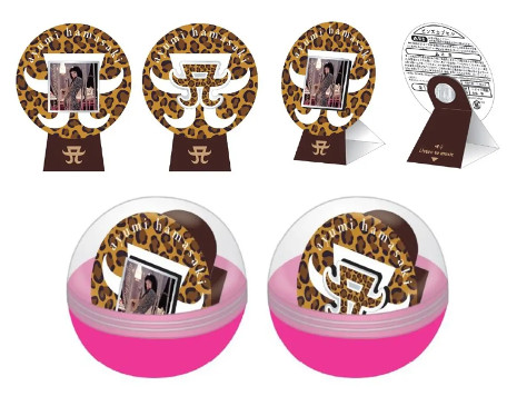 oricon's tweet photo. 浜崎あゆみ
歴代の名盤ジャケットがカプセルトイに💖
全33種のピンズがきょう発売✨
 
全国のHMV16店舗などで展開
3都市で8月6日(木)までPOP UPイベント開催
https://t.co/TibqIKNCmZ
 
#ayu #ガチャガチャ https://t.co/7rhBG2nFwP