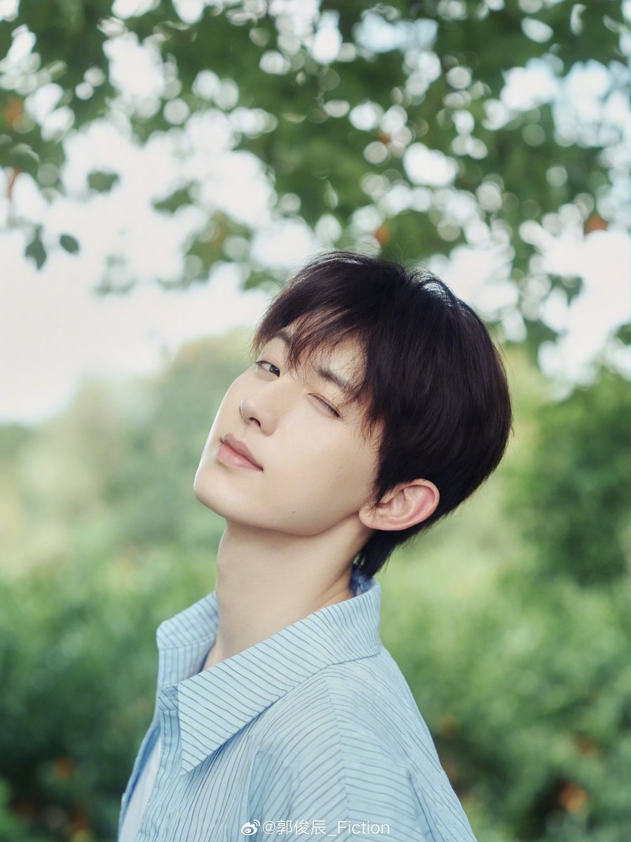 xayan_0i's tweet photo. 260731 곽준진 웨이보

올해 여름 성공적으로 시작🍃

#곽준진 #郭俊辰 #GuoJunchen https://t.co/wYtDyA4AMe