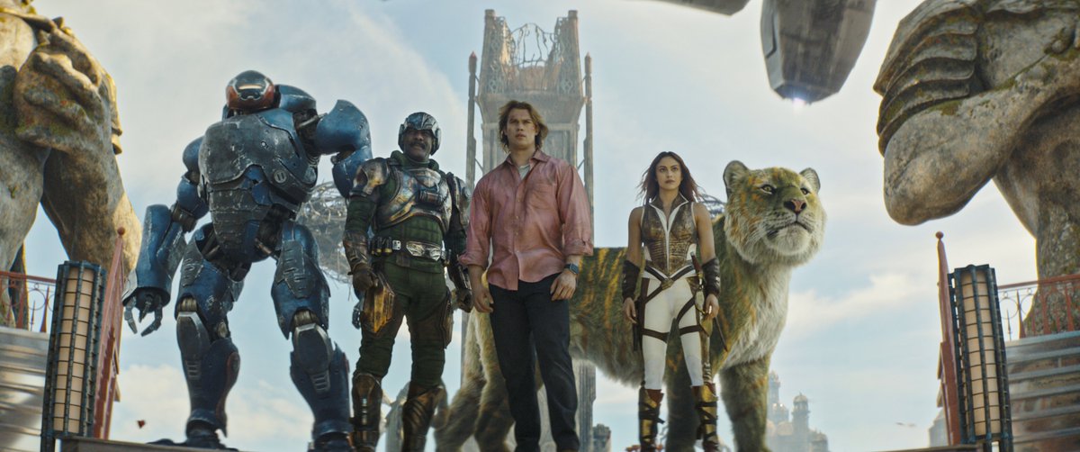 Cinefila_91's tweet photo. 🎬#MastersOfTheUniverse abraza sin complejos su espíritu kitsch y colorido en un envoltorio libre de pretensiones. Sorprende su lectura sobre la masculinidad desde la vulnerabilidad. Es honesta y entretenida aunque peca en atajos de guion y exceso de CGI. https://t.co/3teZsvNIzw