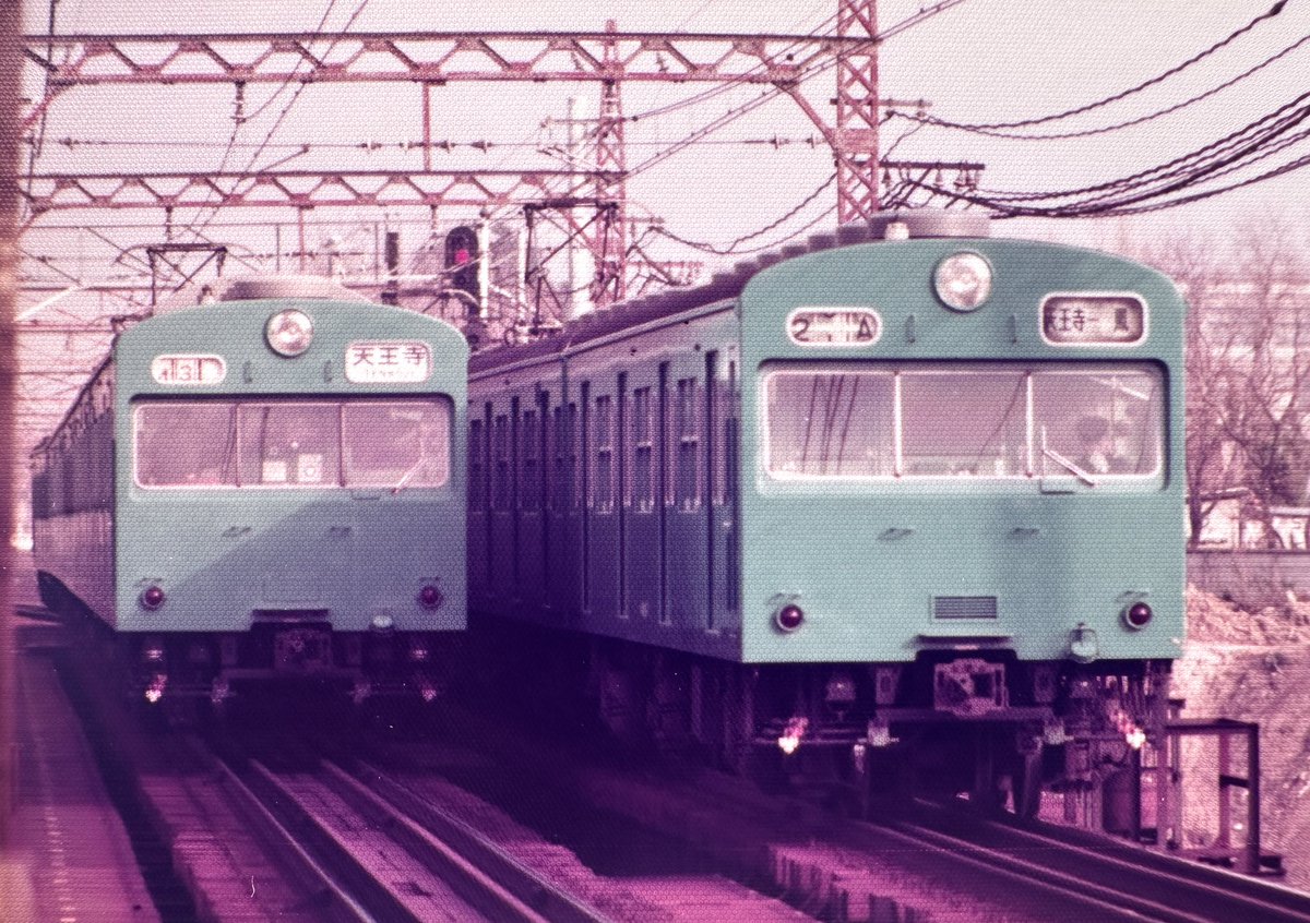 101系103系の記憶/その75。 大和川橋梁ですれ違う103系。右は生え抜き