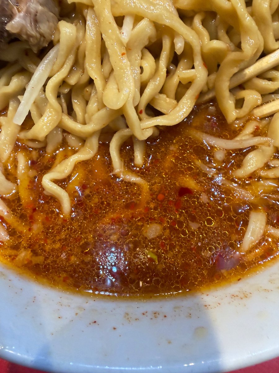 minori_k917's tweet photo. ラーメン二郎 西台駅前店💫
7月31日(金) 訪問
ラーメン少なめ 1,100円🍜
SK半分 50円
炙り豚 100円
コール そのまま🙋‍♂️
到着 9:54
待ち 11番目
着丼 10:35
旨辛SKで7月を乗り切る🌻肉厚な豚とデロ柔麺が、胃袋を殴りつける至高の1杯😊✨
#マイルドジロリアン
#ラーメン二郎
#ラーメン二郎西台駅前店 https://t.co/sv9oNsgQZ7