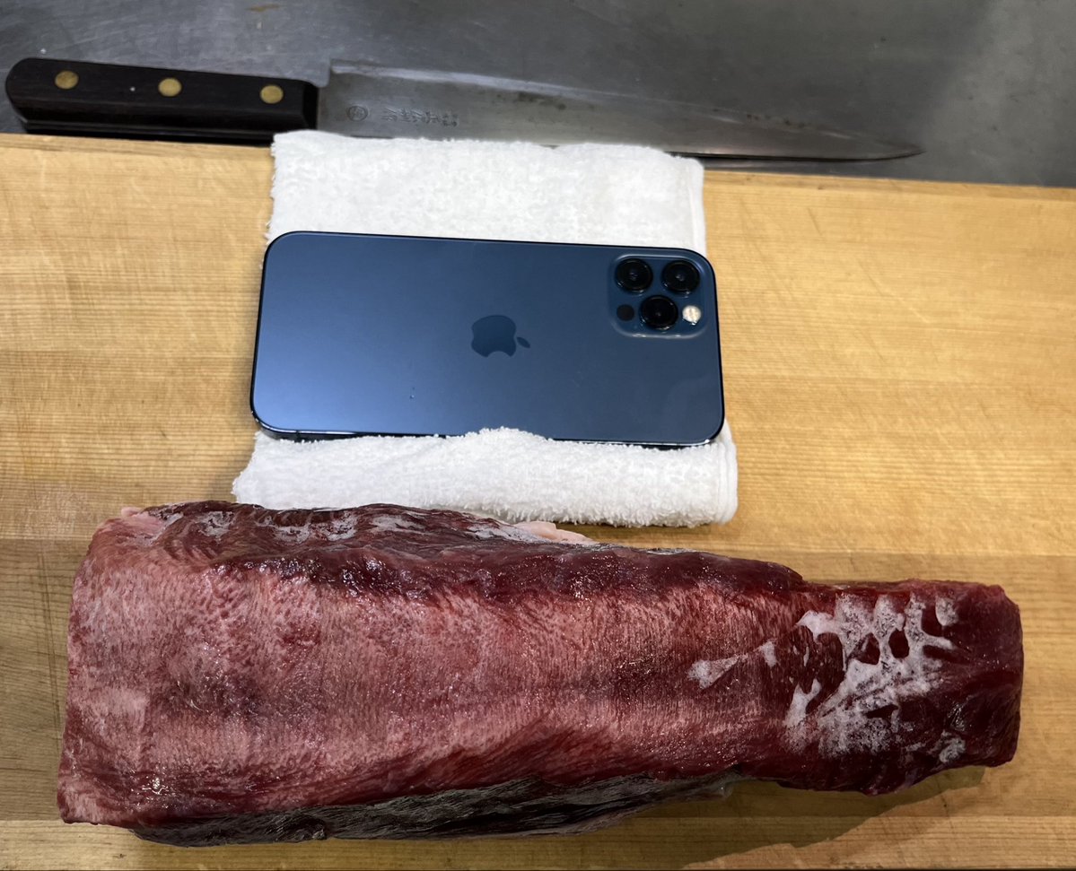 gyuuuutan1129's tweet photo. 牛タンが----1kg1,500円---で買える
ミックス販売中

牛タン丸々1本は4,000円税込
爆安中👊
クーポンコード【2929】10%OFF
☝️先着で終わり次第
https://t.co/wVO2REHp5y https://t.co/jECcJS7G6R