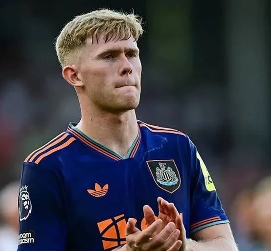 DanyalHKhan's tweet photo. 🚨 Manchester United are exploring move for Newcastle United left-back Lewis Hall.

#mufc working on what a deal could look like for the 21-year-old.

First reported in March that Hall was on #mufc’s list of left-backs + are big admirers.

United looking for long-term successor to Luke Shaw but understand club still assessing options at LB + prioritising which position to strengthen first in last month of the window.
