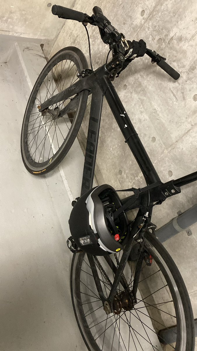 sohta9175's tweet photo. 【拡散希望】
久しぶりの投稿ですが悲しい報告
自宅マンション敷地内駐輪場内にてLEADERピストバイク盗難くらいました😇

防犯カメラはなく、盗難届出済、フリマサイトは片っ端からチェック中

何かできることあれば教えてください🙇‍♂️
拡散希望です🙏

#自転車盗難 #拡散希望 #江戸川区 https://t.co/GsxMTISAEh