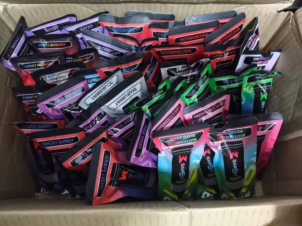 lieqya's tweet photo. 📣Marbo Bar 9000 Puffs #มีของพร้อมส่งค่ะ 📣#ส่งด่วน30นาทีถึงมือคุณลูกค้า🛵
📍1 แท่ง ราคาเพียง 300 บาท
📍มีราคาปลีก-ราคาส่งนะคะ📍 

Line : @855fcjnh (มี@ด้วยนะคะ)
https://t.co/HyzWH9ueQs https://t.co/baUIIg0jqL