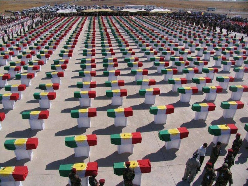 KaifyAbdullah's tweet photo. انفال البارزانيين ..جرح لا يندمل وألم لا ينتهي ..
تحل اليوم الجمعة، ٣١ تموز ٢٠٢٦، الذكرى السنوية الثالثة والأربعون على جريمة أنفال البارزانيين،التي ارتكبها النظام البائد في تموز ١٩٨٣، عندما اعتقلت قوات النظام الرجال والشباب والأطفال من العائلات البارزانية،.
وخلال الفترة الممتدة من نهاية تموز إلى منتصف آب من العام نفسه، اقتيد أكثر من ثمانية آلاف شاب ورجل وشيخ من البارزانيين إلى جهة مجهولة، قبل تصفيتهم ودفنهم في مقابر جماعية بمناطق صحراوية جنوبي العراق، ولا سيما في بادية السماوة