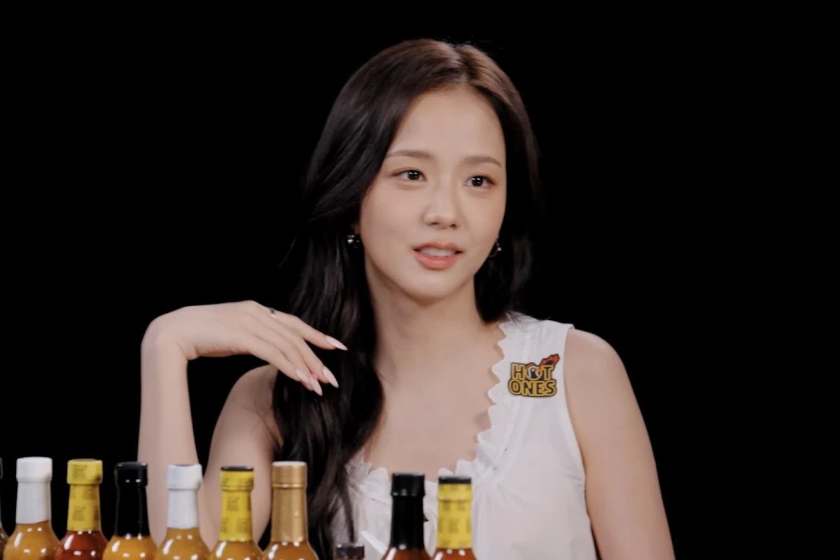 PopEmpirex's tweet photo. JISOO's Hot Ones episode has surpassed 3.1 Million Views on YouTube in less than 20 hours. https://t.co/in0YTC81Mu
