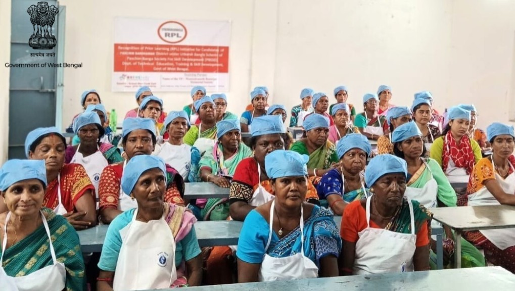 UBpsbdn's tweet photo. 📢 RPL Training Begins at Jamuria! 🎉

Cook-cum-Helper RPL Training has commenced at Jamuria under #UtkarshBangla, recognizing skills and empowering workers through certification. 💪

#RPL #Jamuria #PaschimBardhaman #PBSSD #SkillDevelopment https://t.co/8Fupvlrlfp