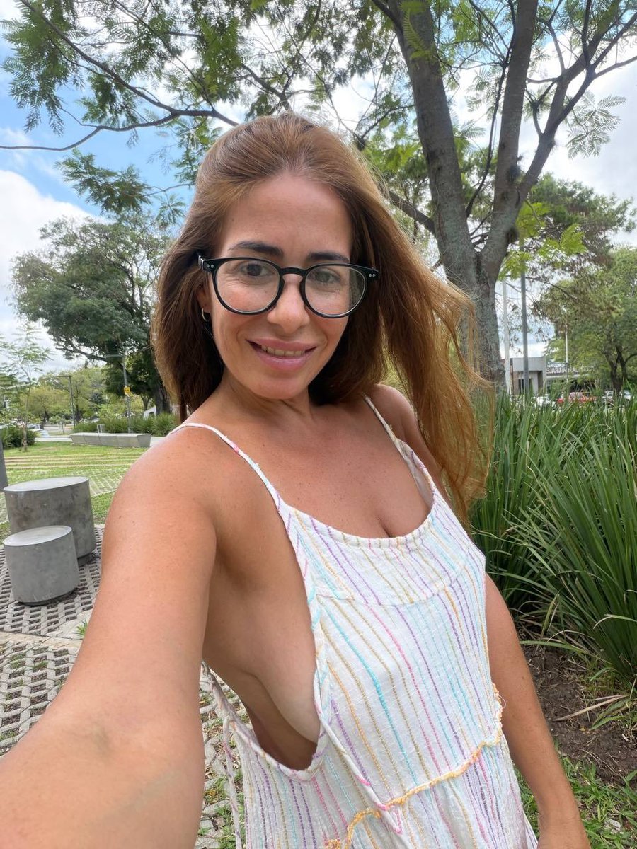 AnaTaylor50's tweet photo. 💅 Raise your hand if Friday is your favorite F word 💁‍♀️ We are ALMOST there!  #WeekendReady https://t.co/avZZMfZlvs