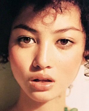 cowberry_ae's tweet photo. 山田麻衣子さん、初めて雑誌の誌面で見た時に吸い込まれてしまい、以来めちゃくちゃタイプなのですが今はどうされて居るんだろう。
#山田麻衣子 https://t.co/lfVLMQTJET