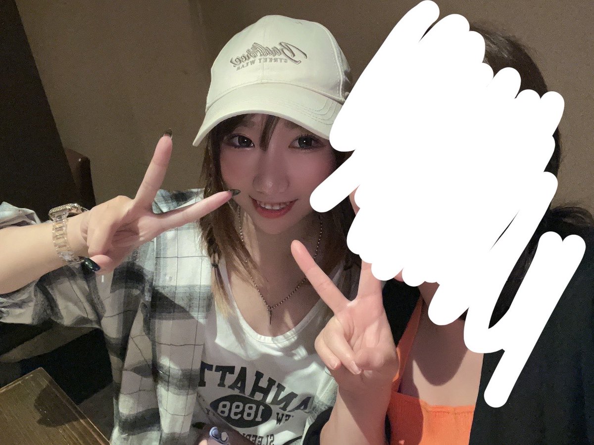 SlotTequila's tweet photo. 最近写真乗せてないが、週6飲酒、油物やお菓子大好き、弁当は2個食う、夜間にラーメン食う、子持ち、39歳

これやで（当たり前にカメラアプリな）

もちろん今も15時から酒飲���でる

まじクソ頑張って顔立ちがクソいいわけじゃないがクソ可愛いやつってみてみたいな https://t.co/eNLVjdo0WV