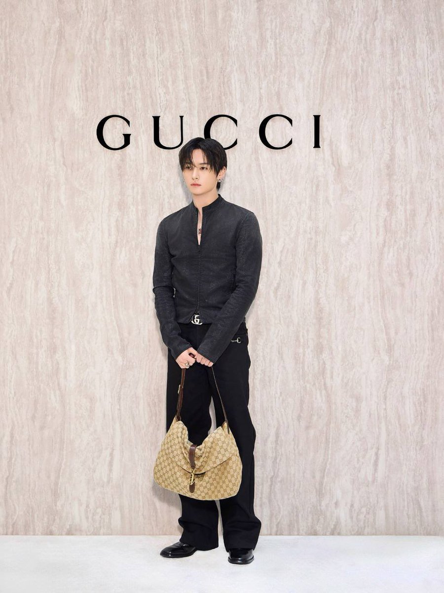 StrayKids__UA's tweet photo. 📸| Оновлення в Instagram t.leeknowsaurus:
.
.
# реклама #Gucci #GucciEditRoom 
.
.
#instayUpdate #StrayKids #StrayKidsUkraine #LeeKnow #스트레이키즈 #리노 [1/2] https://t.co/gxcAJqIyuc
