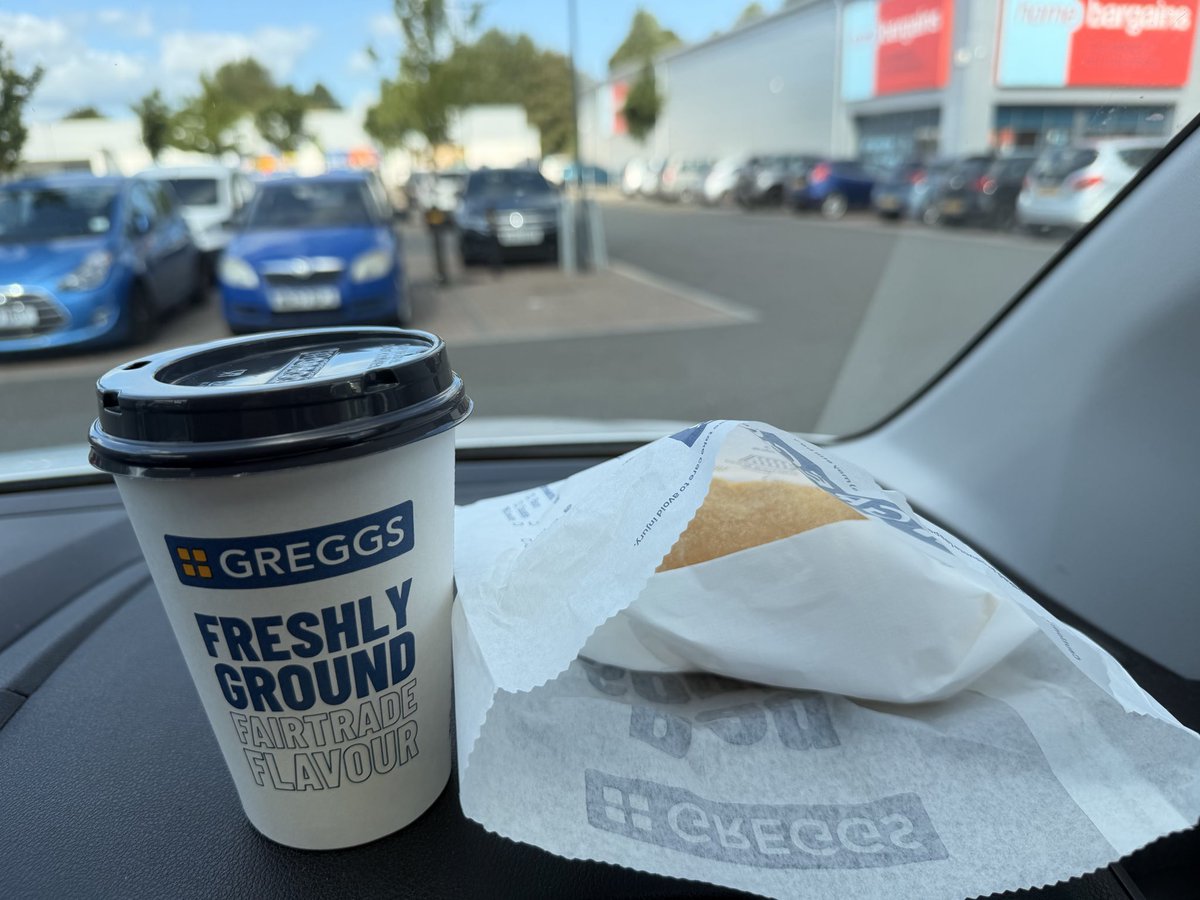 robbin_rocket's tweet photo. Hay @GreggsOfficial  can I give a massive shout to your staff at #Brynmawr store. Lovely happy shiny people (in words Micheal Stipe #REM) https://t.co/lI4hm9Fo8t