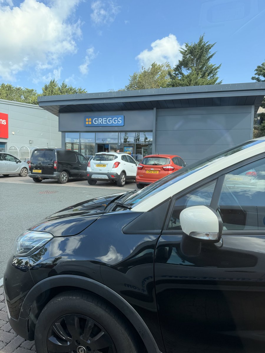 robbin_rocket's tweet photo. Hay @GreggsOfficial  can I give a massive shout to your staff at #Brynmawr store. Lovely happy shiny people (in words Micheal Stipe #REM) https://t.co/lI4hm9Fo8t