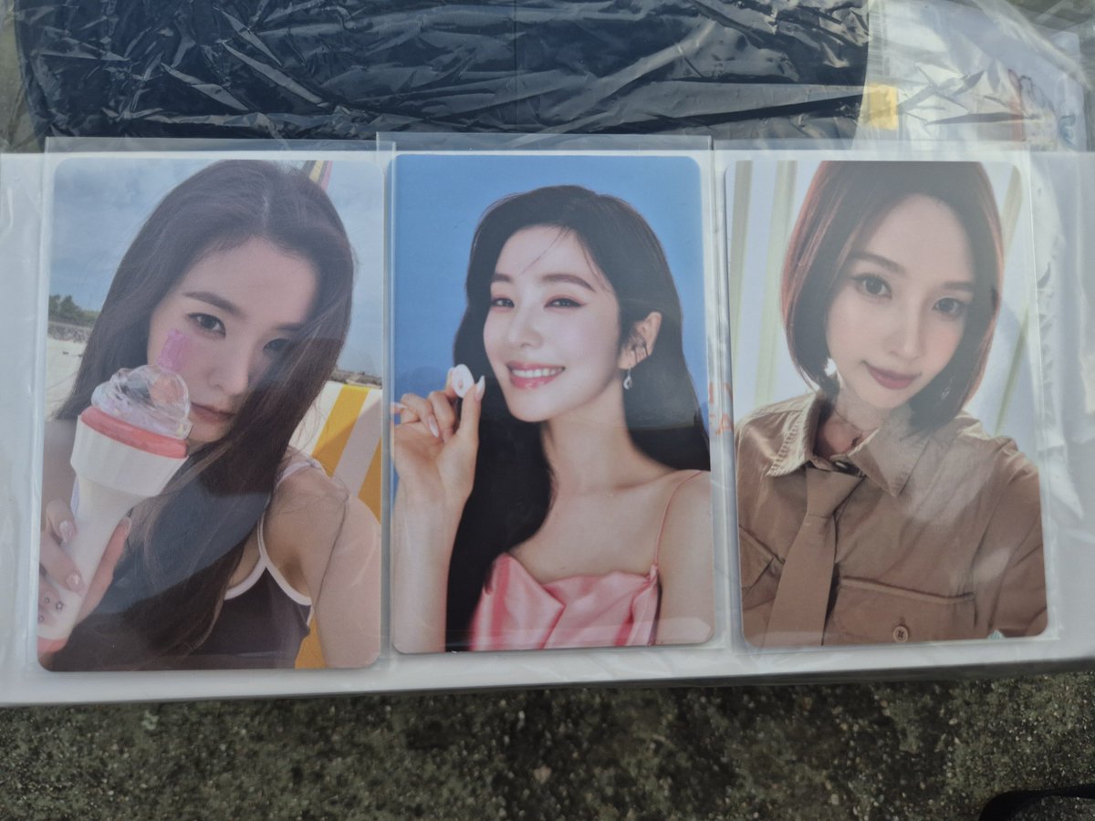 0801py's tweet photo. 🌟레드벨벳 응원봉 포카, 트레카 교환🌟

저 : 아이린(응원봉), 아이린, 조이(트레카)
러비 : 웬디

화정체육관 7.31~8.1까지 현정 교환 가능합니다!

#레드벨벳 #콘서트 #교환 https://t.co/MdyfgKBx8i
