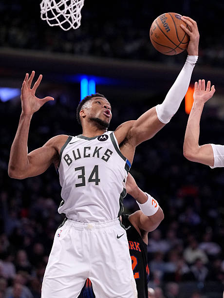 ClutchNumbers's tweet photo. Highest Rebound Chance Percentage In The 2025-26 NBA Regular Season (Min. 500 Rebound Chances):

1. Giannis Antetokounmpo — 68.9%
2. Robert Williams III — 68.1%
3. Tari Eason — 66.3%
4. Victor Wembanyama — 66.1%
5. Bam Adebayo — 65.8%
6. Kevin Durant — 65.7%
7. Luka Doncic — 64.6%
8. Jalen Johnson — 64.5%
9. Russell Westbrook — 64.4%
10. Mitchell Robinson — 64.3%