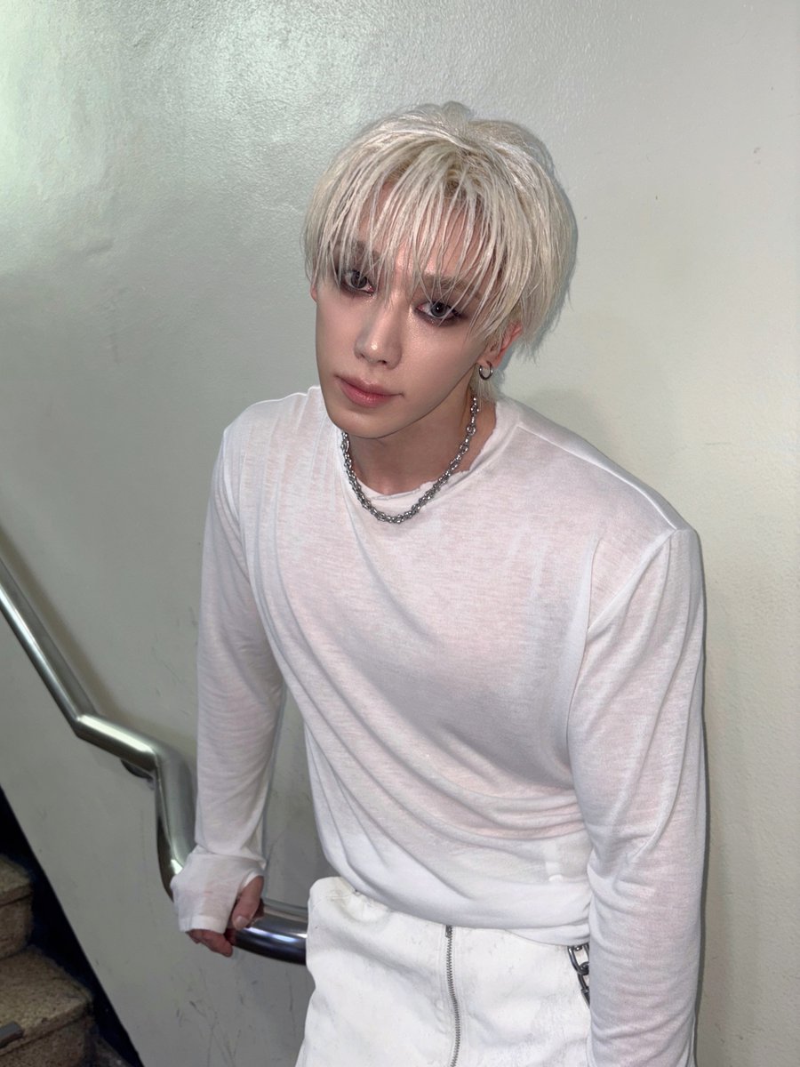 official__wonho's tweet photo. [📸]
260731 KBS2 #뮤직뱅크

#WONHO #원호
#CORE
#DontWakeMeUp https://t.co/oqWbKiT2eu