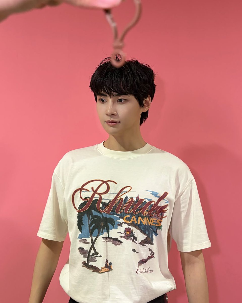 gooddays0608's tweet photo. 이뽀😍🤩💙💙💙💙

#이진혁 #LEEJINHYUK #이썬 #ESUN #boytothemoon #최애데뷔 https://t.co/3oWRImAGd3