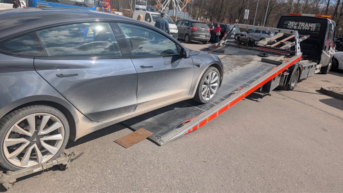 kursorslv's tweet photo. Artura otrais gads ar elektroauto – pirmā pieredze ar “Tesla” servisu Viļņā https://t.co/sqMIy7SVgU https://t.co/7K2UwlNdxV