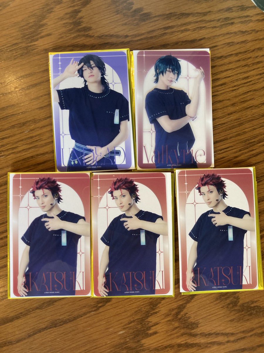 kit_trhk's tweet photo. 【交換】あんステ　舞台　あんさんぶるスターズ　THE STAGE -10th Anniversary Live-  グッズ　ランブロ　ブロマイド　クリカ

【譲】
クリカ ☆零 みか 紅郎×3

【求】
クリカ ☆晃牙 アドニス 颯馬

☆同士の交換
本日16時頃まで秋葉原手渡しor7日までの郵送orなのか現地での手渡し希望
⚠️身内代行分 https://t.co/MDbOOJtaKN