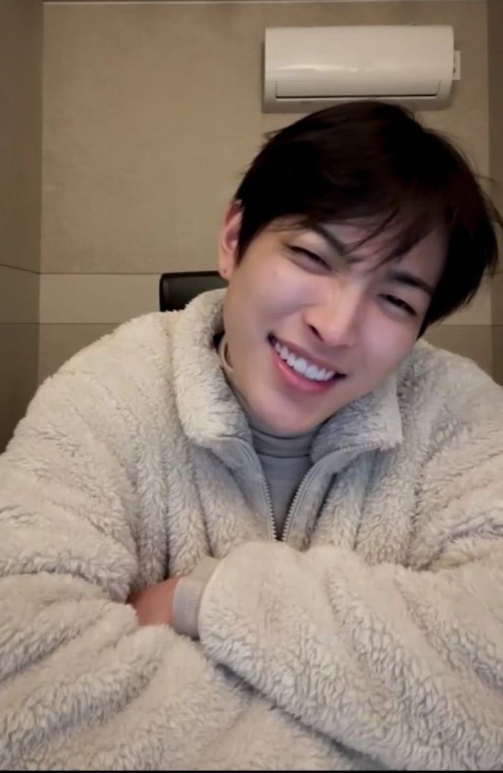 hwamilkfactory's tweet photo. pregnant omega Sh throwing things at Hj because he is so mad and it's all Hj's fault that he is pregnant and it hurts so much and he can't function while Hj is only smiling and catching everything thrown at him while apologising https://t.co/NAWtt2WOJe