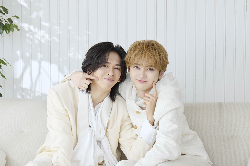 oshiism_press's tweet photo. 【NEWS】超特急リョウガ＆ユーキ“おさなな”「生もちロール・ミルク」アンバサダー就任！🚃💜❤️

リョウガ「マジでうまいぞ」
ユーキ「外側の生地がこんなにも…」 

#超特急
#リョウガ
#ユーキ
#モンテール

詳細はこちら💁‍♀️
https://t.co/ek9MoaHqkU https://t.co/nuAVlcD8rL