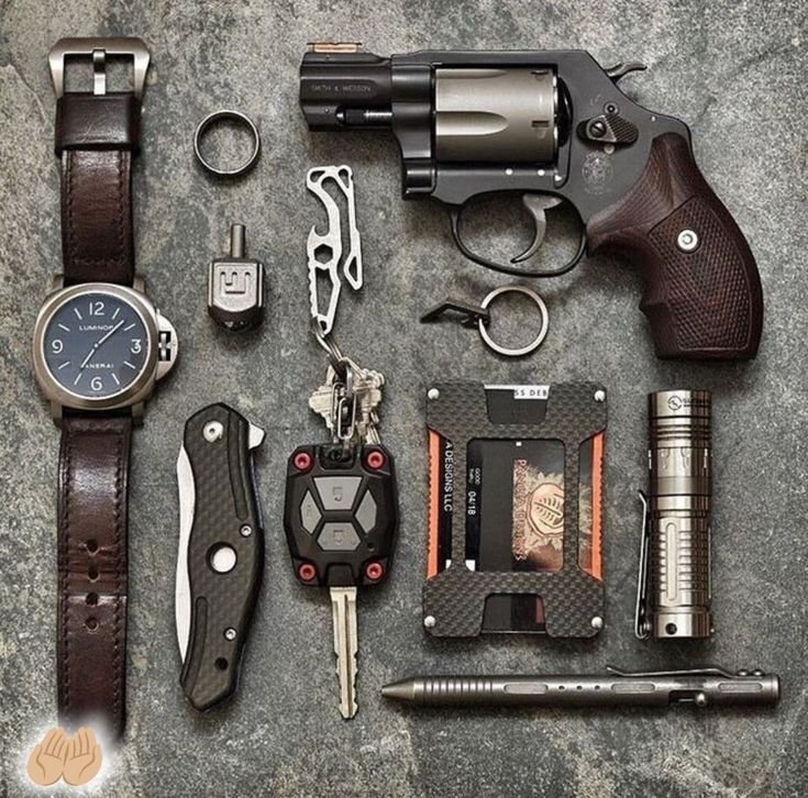 thegunsreport01's tweet photo. EDC https://t.co/uhFLHnAfVi