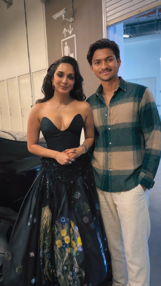 Tejas_utuber's tweet photo. Happy Birthday @advani_kiara ❤️
Waiting to see you in a theatre so please come with a movie soon and you always looking gorgeous I am always loving you your work your nature your movies so happy birthday to you &amp; love you 😊🎀💗

#KiaraAdvani #Kiara https://t.co/gcOCMbzIsl
