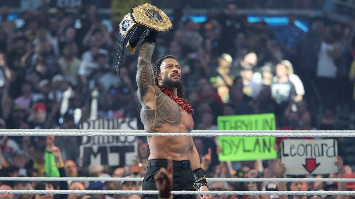 navielric's tweet photo. Kenny Omega:
- Le da frío venir a México
- Es otaku
- No tiene familiares famosos
- Nunca ha estelarizado WrestleMania
- Es fan de Street Fighter y ni sale en la peli

Roman Reigns:
- Va a venir a México sin problemas por sus fans
- Es la Cabeza de la Mesa que provee a toda su familia
- Es primo del actor Dwayne "The Rock" Johnson
- Ha estelarizado 11 veces WrestleMania
- No topa Street Fighter y logró interpretar a Akuma