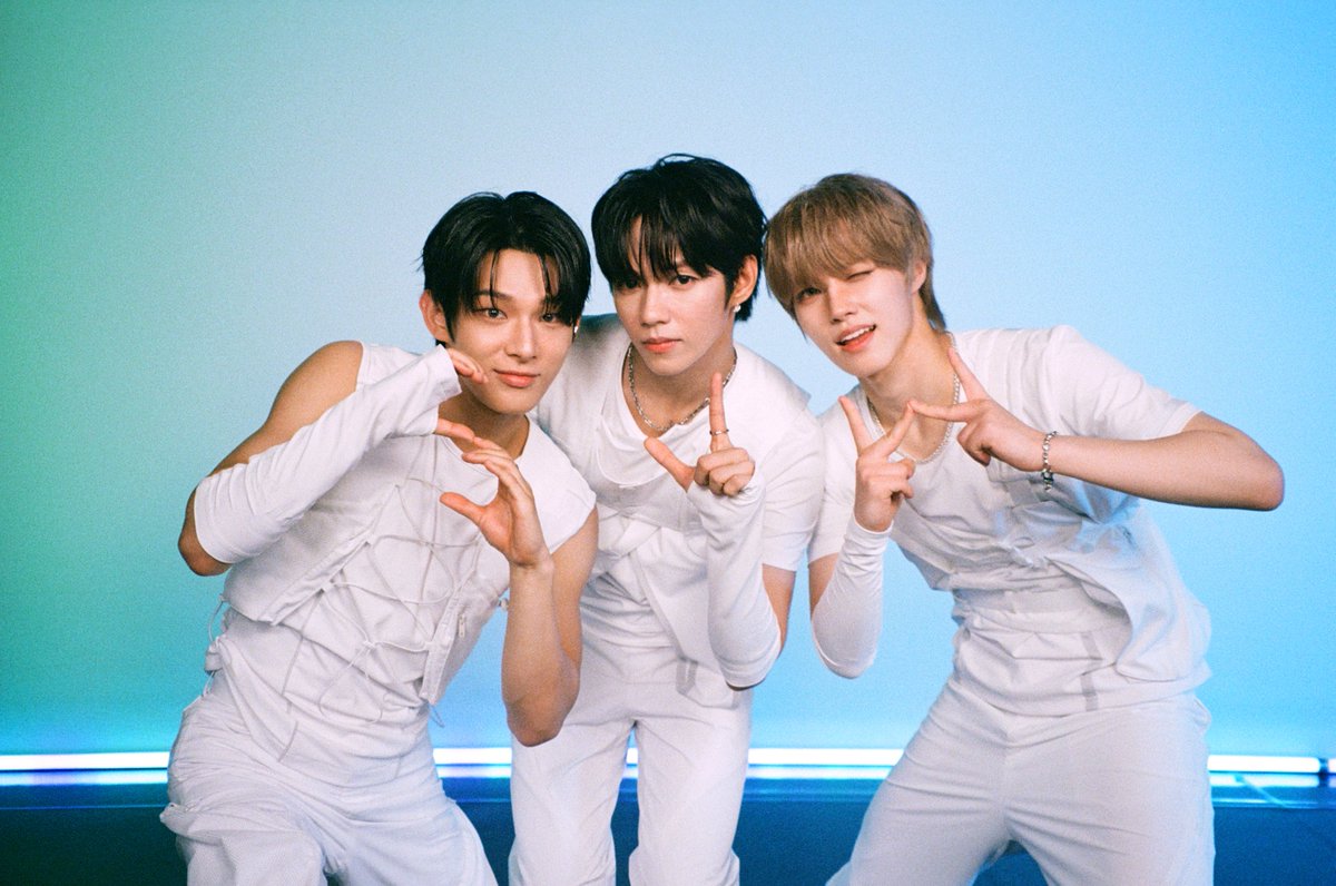 M2MPD's tweet photo. 필름카메라로 기록한 7월의 추억📸 8월에도 쭈욱 엠투와 함께해요❣ #7월의엠투 #M2film #릴레이댄스 #AHOF #아홉 @AHOF_official https://t.co/6DpvshiUBB