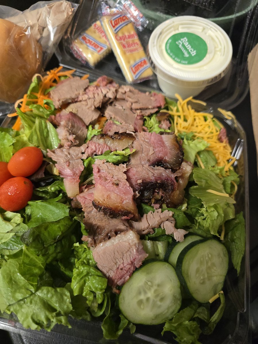 kylefoodies's tweet photo. Brisket Salad 🥗😋 Thanks @BillMillerBarBQ 
#kylefoodies #texas #salad #austintx #budatx https://t.co/2CJXn5hBoJ