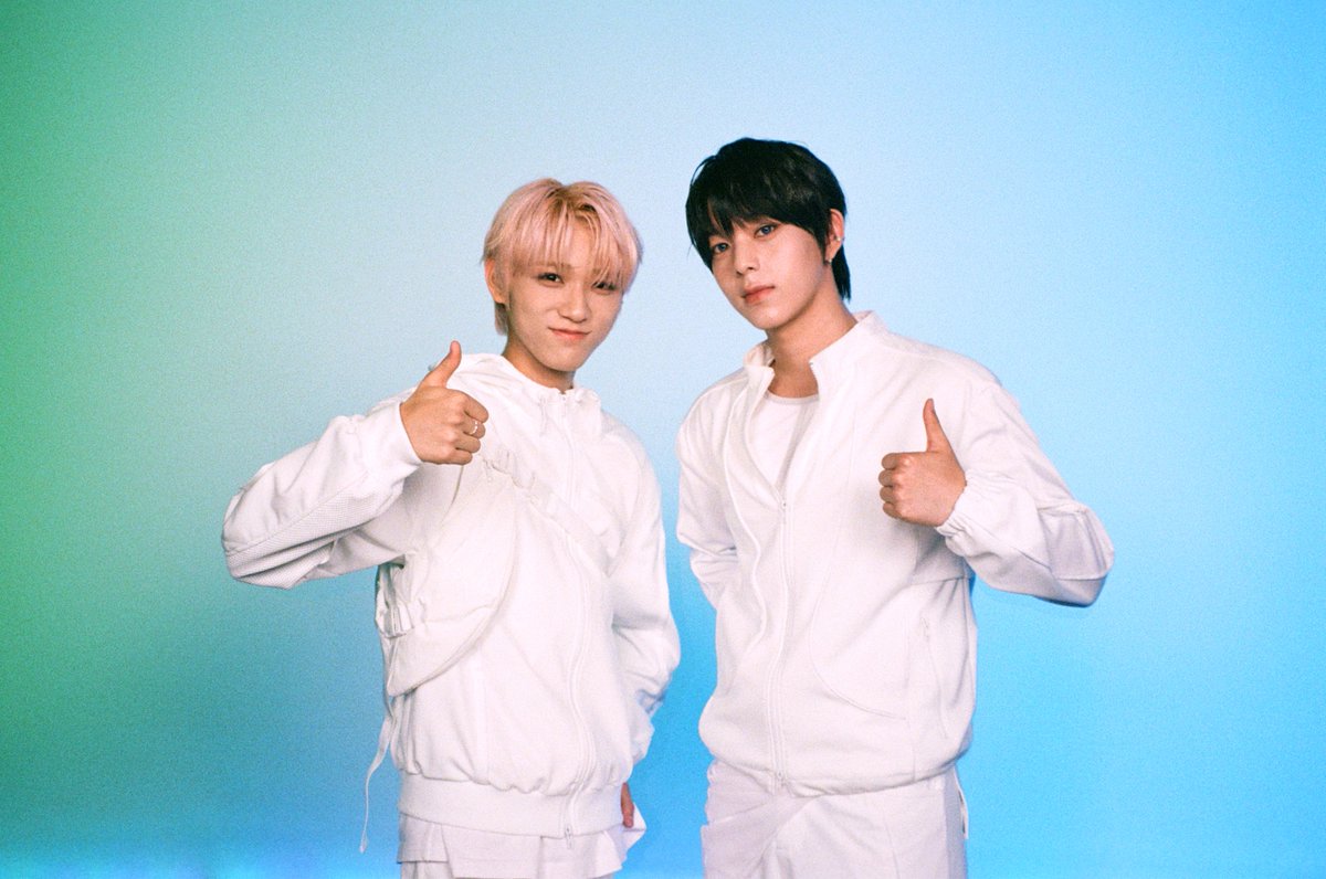 M2MPD's tweet photo. 필름카메라로 기록한 7월의 추억📸 8월에도 쭈욱 엠투와 함께해요❣ #7월의엠투 #M2film #릴레이댄스 #AHOF #아홉 @AHOF_official https://t.co/dYrqP0mek5