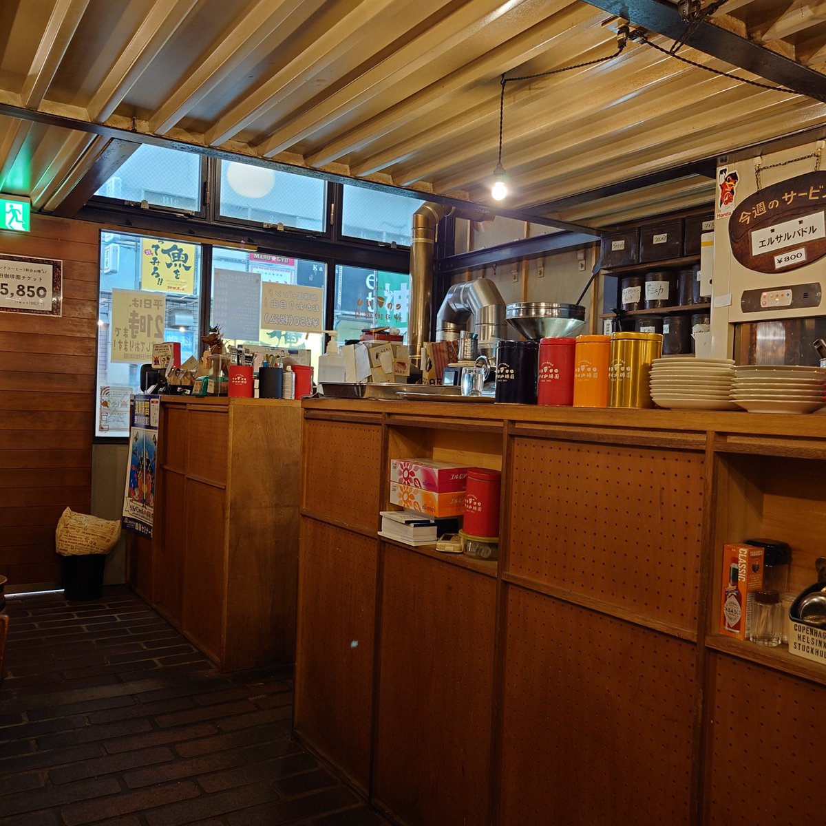 junkissa_mitos's tweet photo. 【今日の純喫茶☕02272：神田珈琲園（神田、2026年7月30日）】

本拠地神田のオアシス的存在の名純喫茶。
平日は夜21時まで本格派珈琲とトースト・スイーツを味わえます。
おかわり自由の珈琲園ブレンドは我が心の味。

#JapaneseCafe
#神田珈琲園 https://t.co/9vFih0cDvv