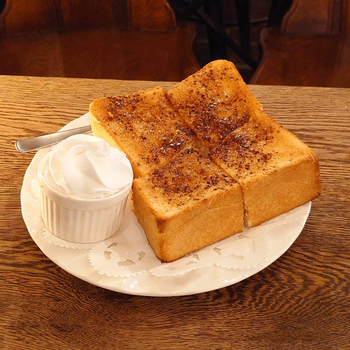 junkissa_mitos's tweet photo. 【今日の純喫茶☕02272：神田珈琲園（神田、2026年7月30日）】

本拠地神田のオアシス的存在の名純喫茶。
平日は夜21時まで本格派珈琲とトースト・スイーツを味わえます。
おかわり自由の珈琲園ブレンドは我が心の味。

#JapaneseCafe
#神田珈琲園 https://t.co/9vFih0cDvv