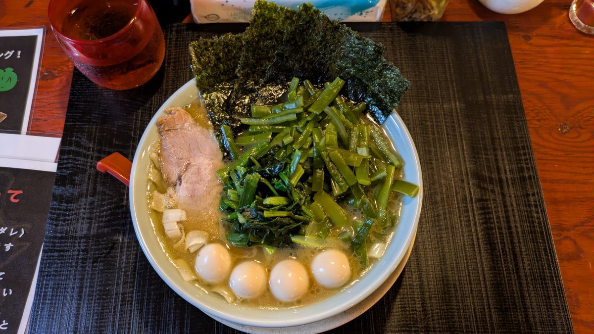 ichiro_1017's tweet photo. 本日は『麺処 天神矢』さんへ
シンコッチョー！＋味玉＋くきわかめ＋卵メシをいただきました
緑で食物繊維を摂取し、ニンニクで元気を摂取！

美味しいラーメンごちそうさまです https://t.co/hFJZ1eZO27