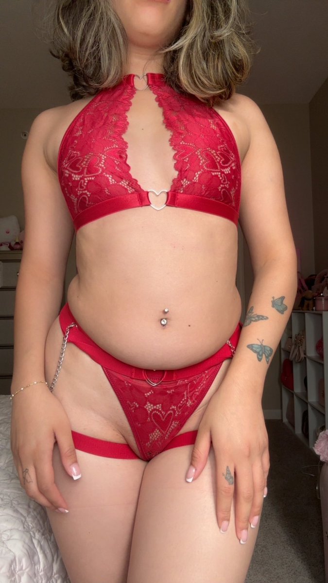 Moonlighttcx's tweet photo. Pretty in red https://t.co/ihLrLdmJTx