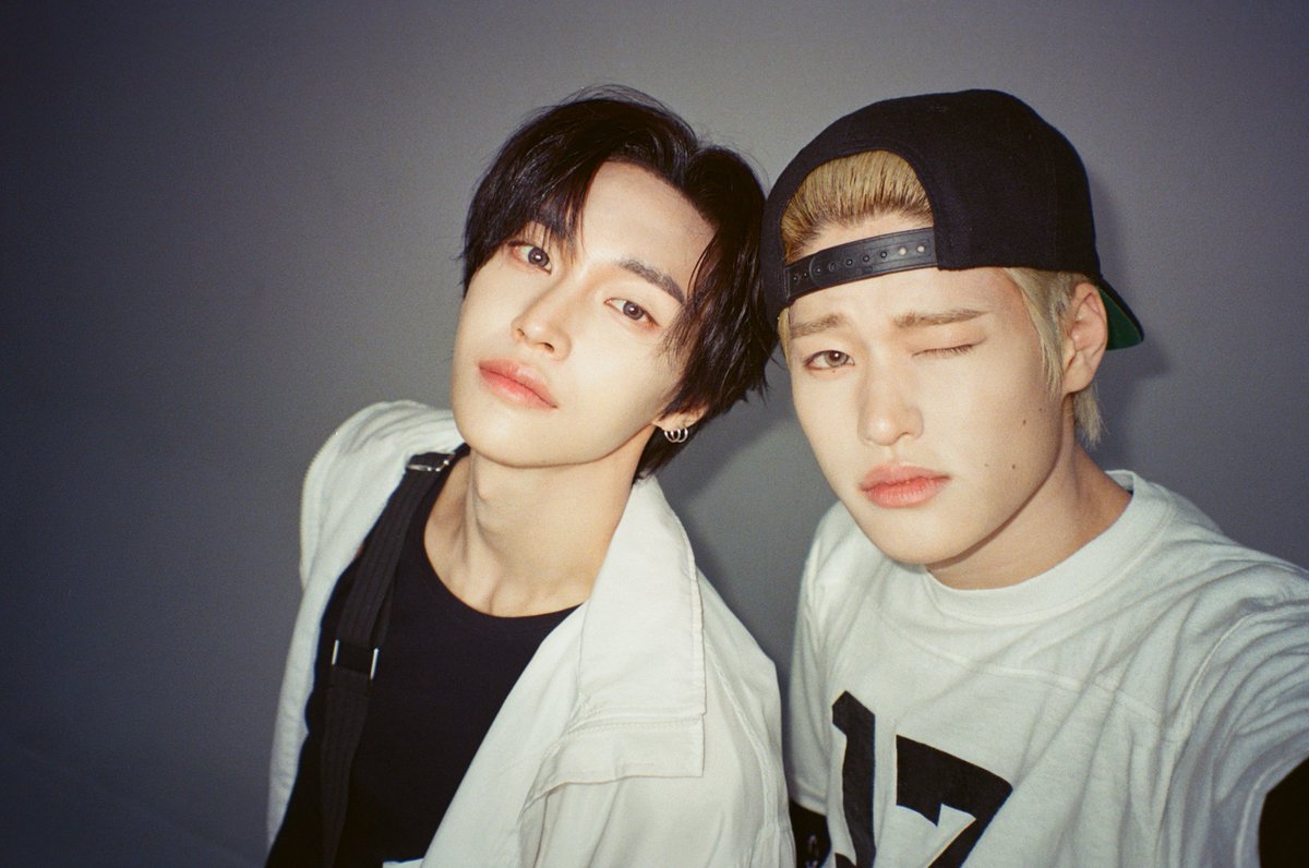 M2MPD's tweet photo. 필름카메라로 기록한 7월의 추억📸 8월에도 쭈욱 엠투와 함께해요❣ #7월의엠투 #M2film #SC_ORIGINAL #RIIZE #라이즈 @RIIZE_official https://t.co/aJG739oiLO